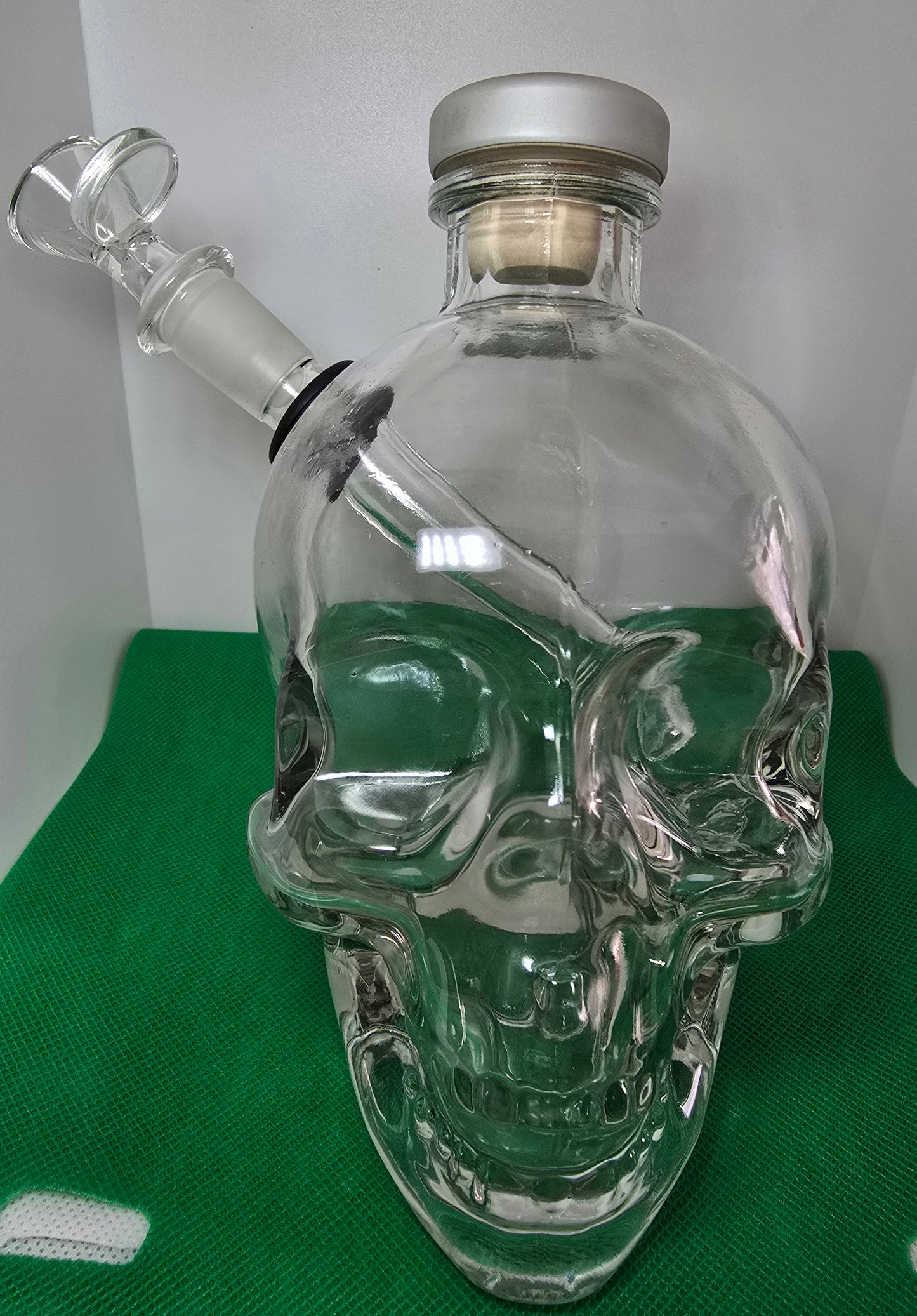 Crystal Clear Glass Skull Water Pipe